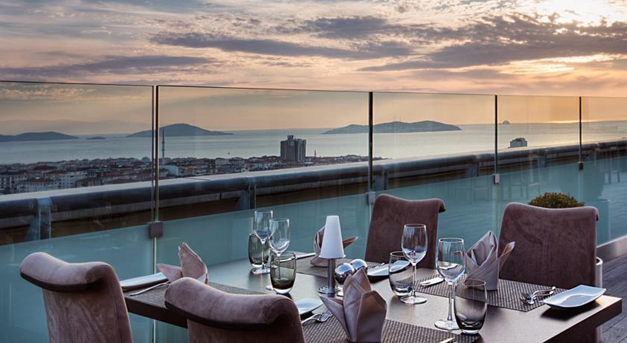 Dedeman Bostanci Istanbul Hotel & Convention Center Exteriör bild View from the restaurant