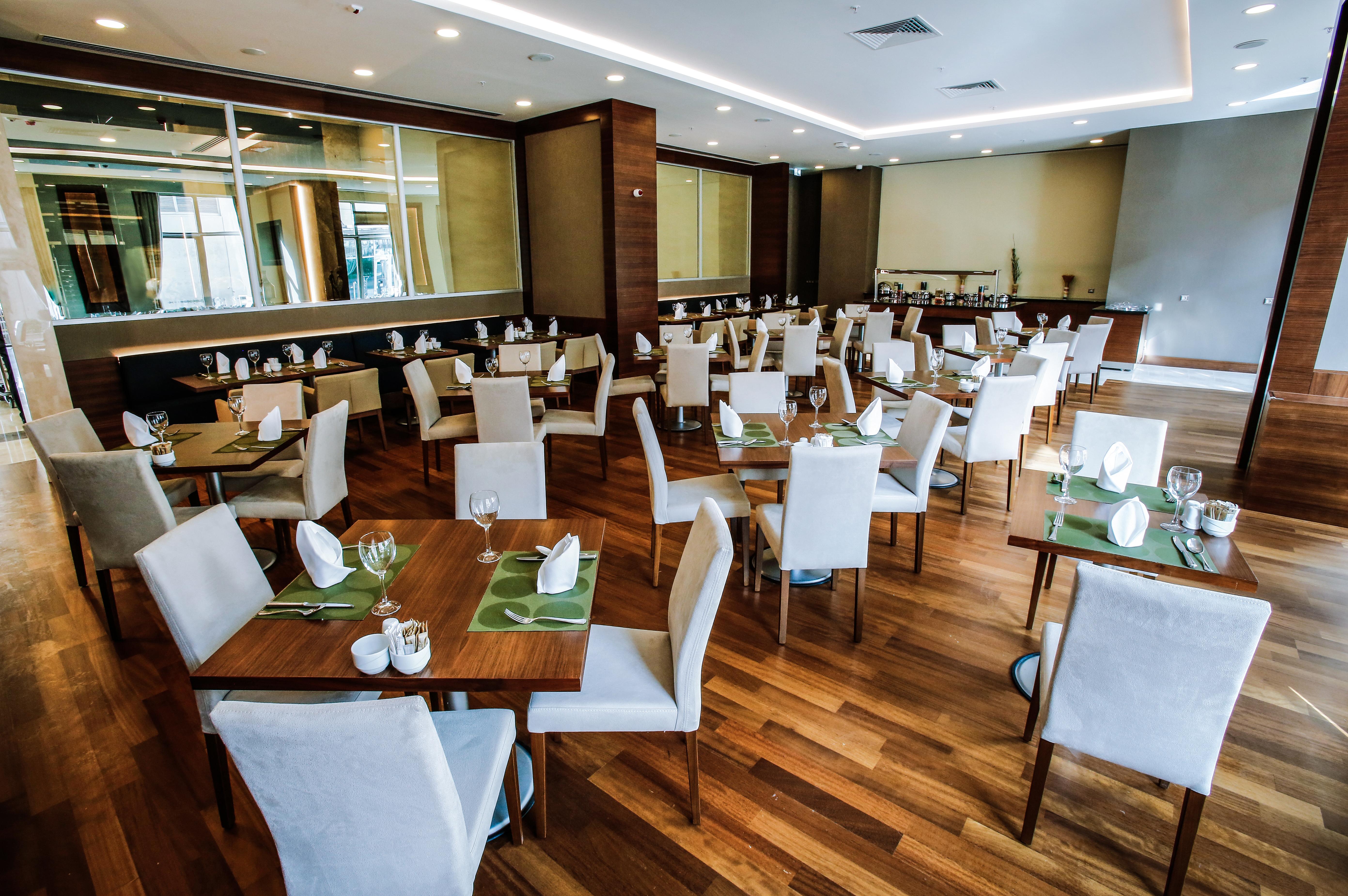 Dedeman Bostanci Istanbul Hotel & Convention Center Exteriör bild The restaurant at the hotel
