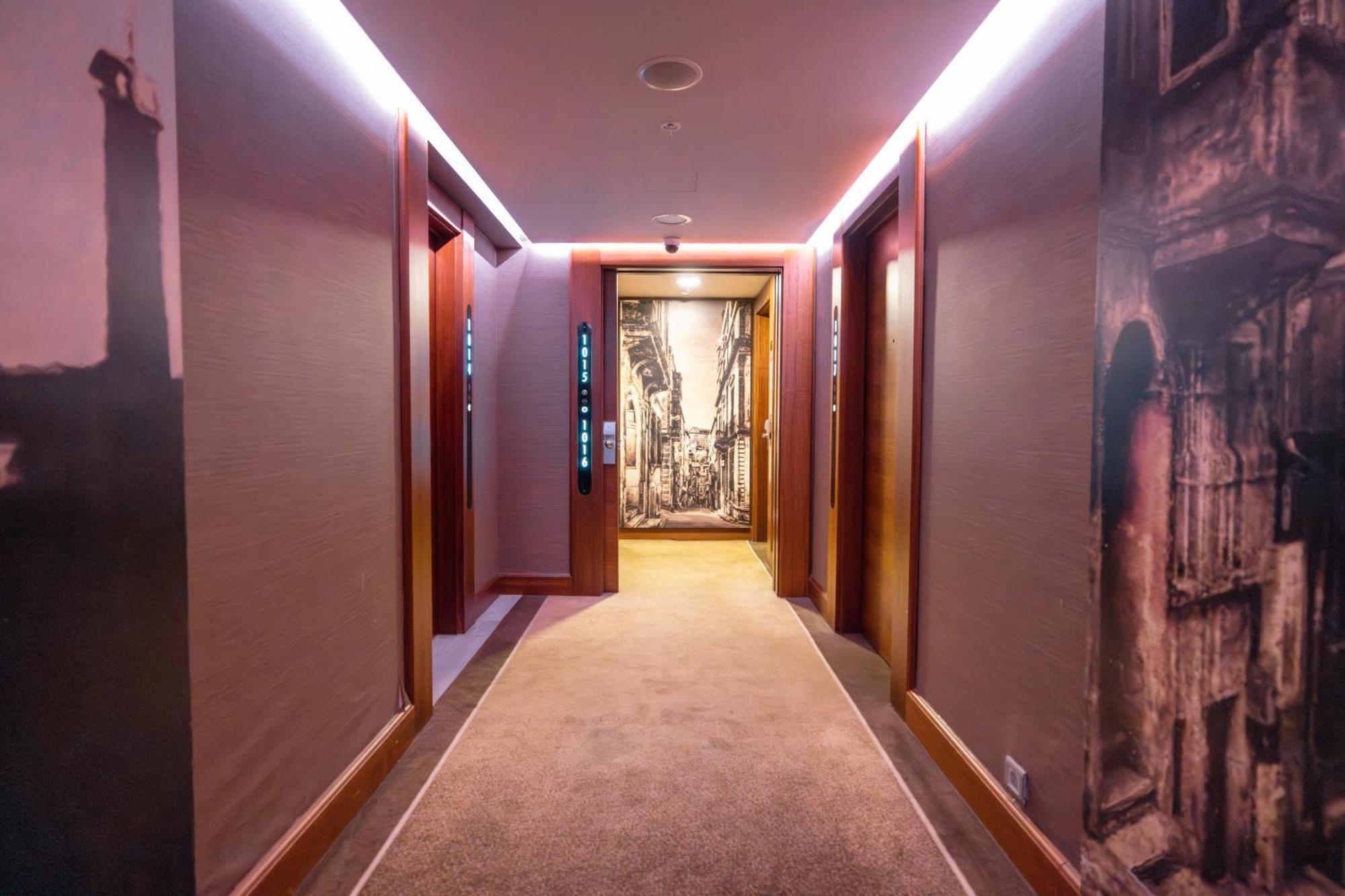 Dedeman Bostanci Istanbul Hotel & Convention Center Exteriör bild A corridor at the hotel